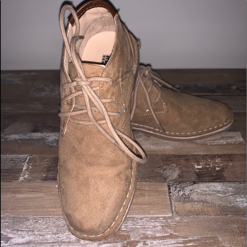 Kenneth Cole Suede shoe- Boys Sz-13